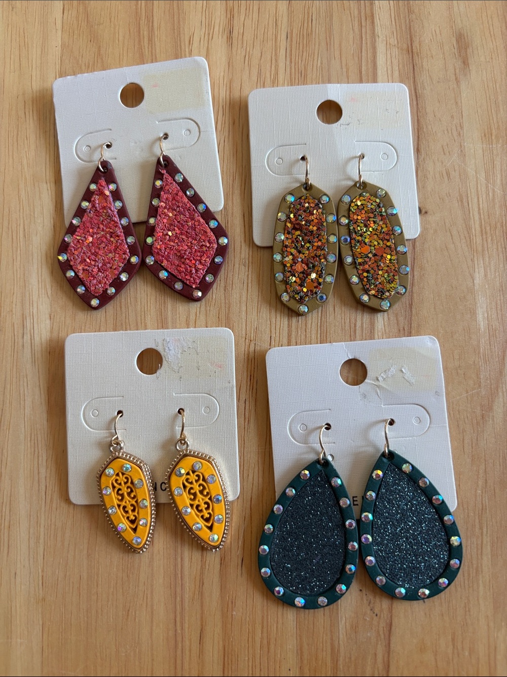 Earrings bundle 4 pairs
